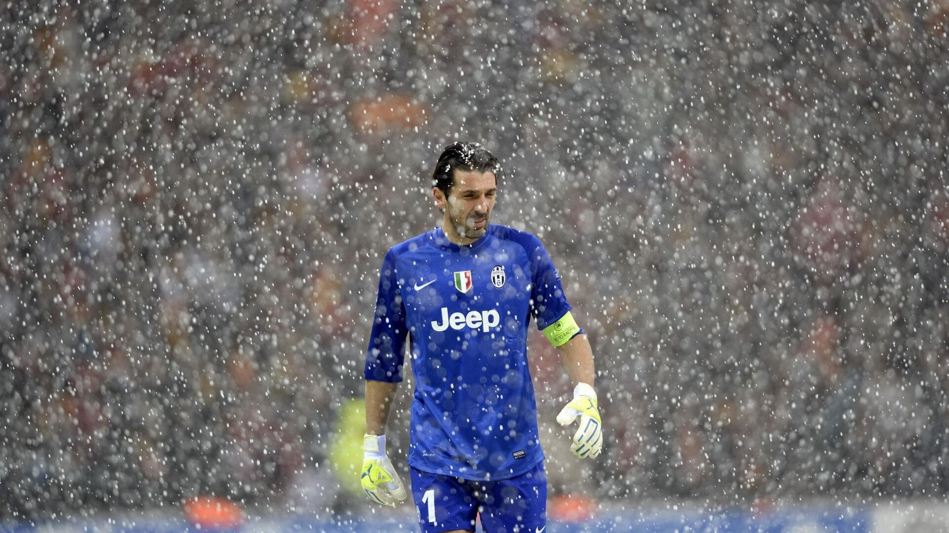 “西甲强队对决，场上一触即发激烈碰撞”，曾经的西甲强队